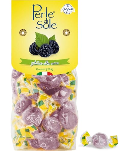 Pack of Perle di Sole gelatine alla mela with blackberries on a yellow background