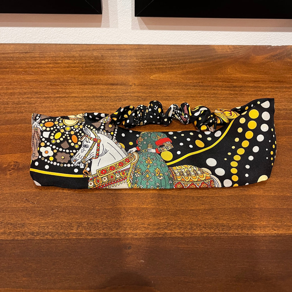 black and gold silk headband depicting the Medici family